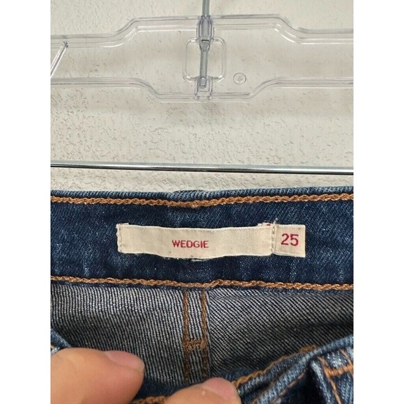 Levi's Wedgie Jeans Button Fly Medium Wash Blue High Rise Waist Size 25 - Picture 4 of 10